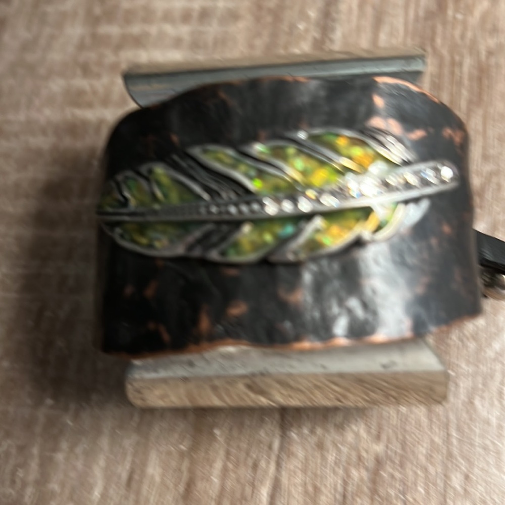 Bronze Cuff Bracelet With Olive Mother Of Pearl Leaf - Picture 5 of 5